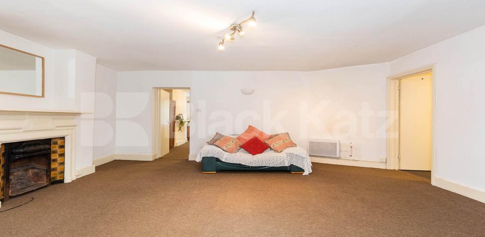 			FANTASTIC SPACIOUS GARDEN FLAT, 1 Bedroom, 1 bath, 1 reception Flat			 Stapleton Hall Road, FINSBURY PARK-STROUD GREEN